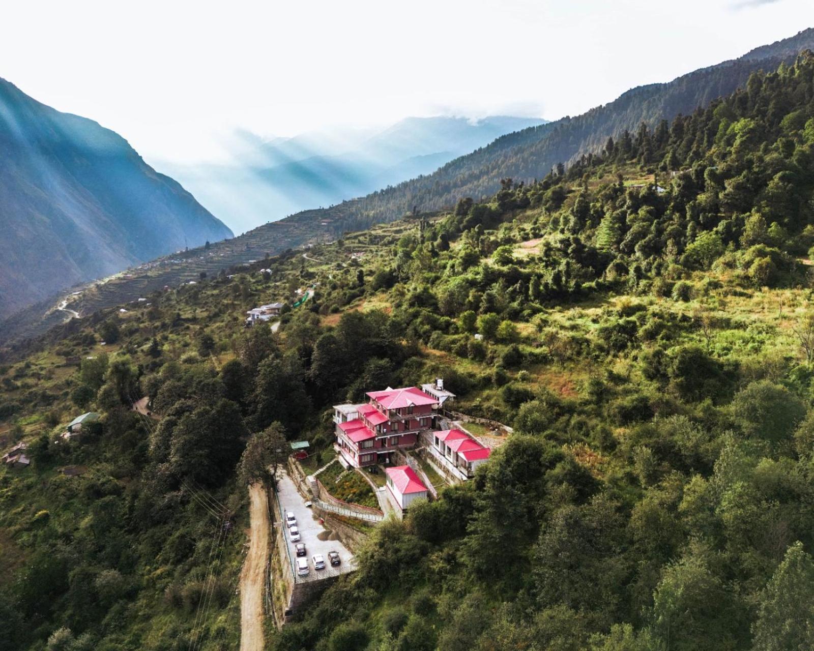 Resort Amaze Auli Joshīmath Exteriér fotografie