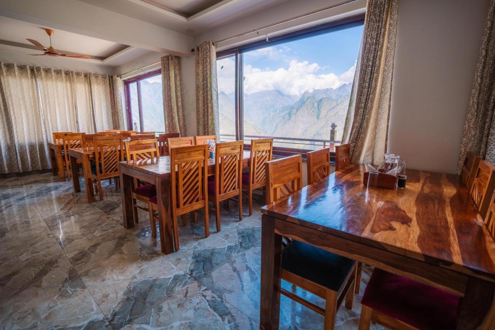 Resort Amaze Auli Joshīmath Exteriér fotografie